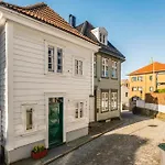 Dinbnb Apartments I Family Dream In Bergen I Playroom I Private Garden